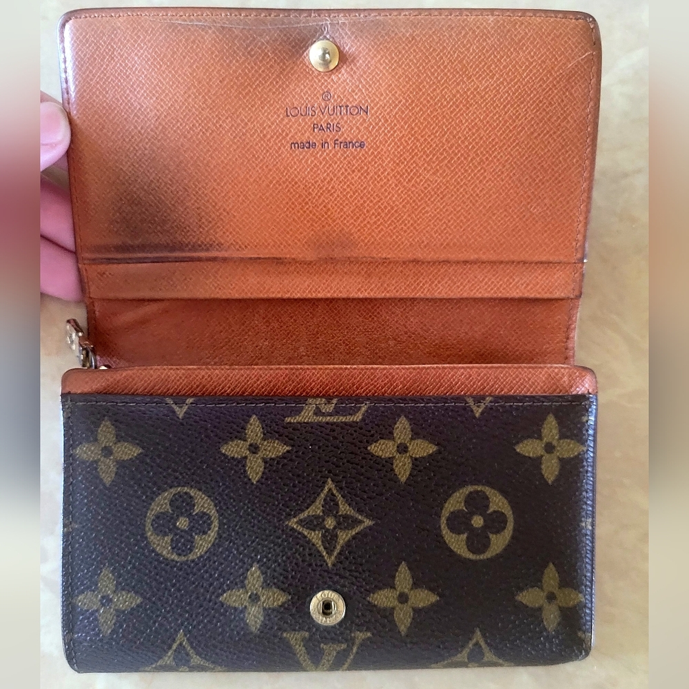 Louis Vuitton Portefeuille Sarah Monogram Wallet - Picture 3 of 11
